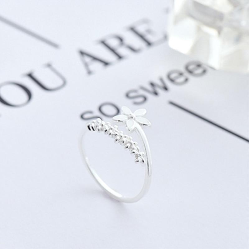 Verstellbarer Ring aus 925er Silber mit handgemaltem Emaille-Wildblumen-Motiv