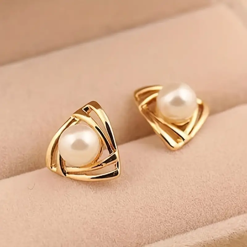 Elegante Goldohrringe mit Perlen