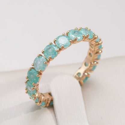 Luxuriöser Goldring mit farbigen Zirkoniasteinen