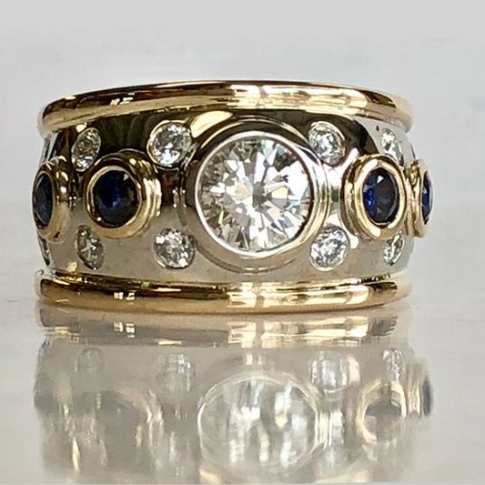 Edler Goldring mit Zirkonia und blauen Kristallen
