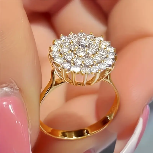 Goldring mit rundem Element aus kleinen Steinen