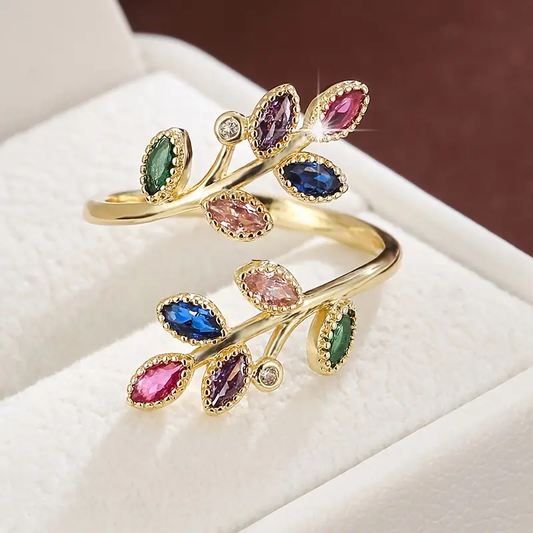 Spiralring mit bunten Blättern