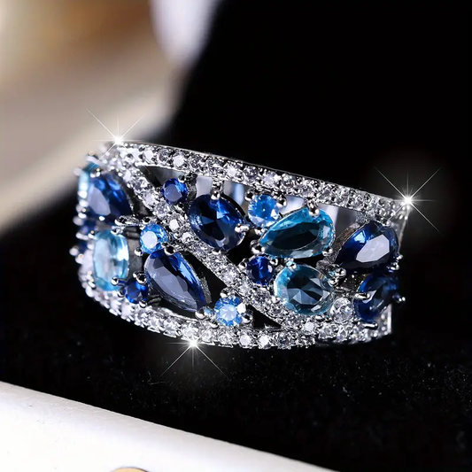 Vintage Silberring mit funkelnden blauen Steinen