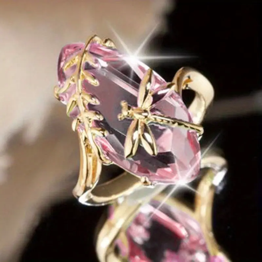 Ring mit Naturelementen und rosa Kristall
